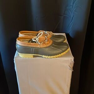 L.L. Bean men’s short rubber boots size 9, women’s size 11